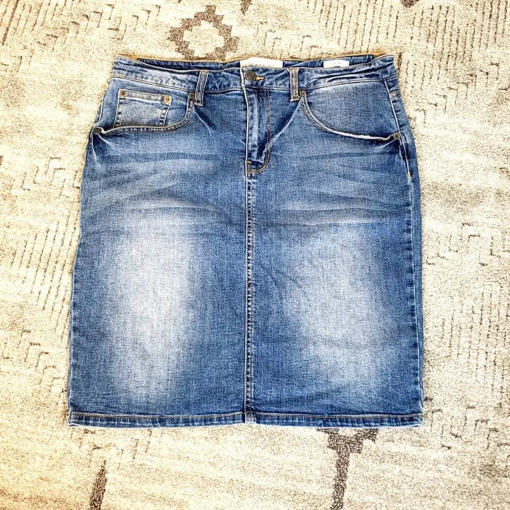 Kenneth Cole Reaction Denim Pencil Skirt Size 10 Stretch Knee Length